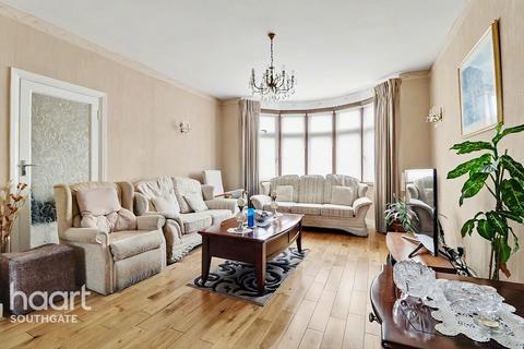 3 bedroom end of terrace house for sale, Hedge Lane, London