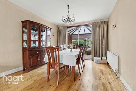 3 bedroom end of terrace house for sale, Hedge Lane, London