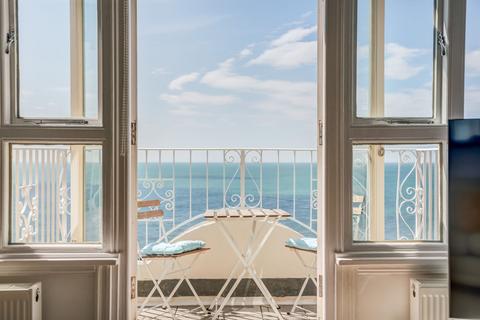 2 bedroom flat for sale, Kings Gardens, Hove, BN3