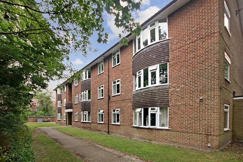 2 bedroom flat for sale, London Road, East Grinstead, RH19