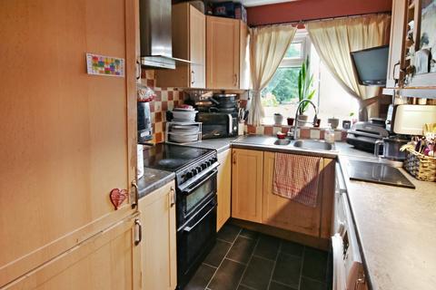 2 bedroom flat for sale, London Road, East Grinstead, RH19