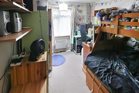 2 bedroom flat for sale, London Road, East Grinstead, RH19