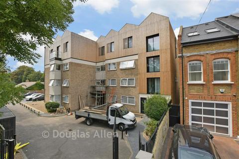 2 bedroom flat for sale, Greenway Court, Ilford IG1