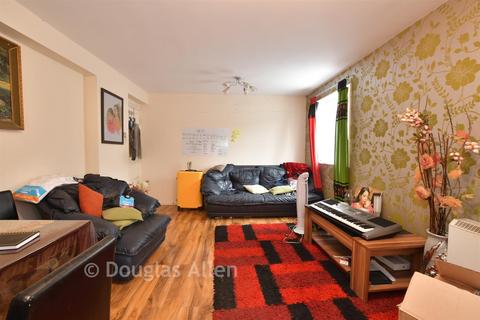 2 bedroom flat for sale, Greenway Court, Ilford IG1