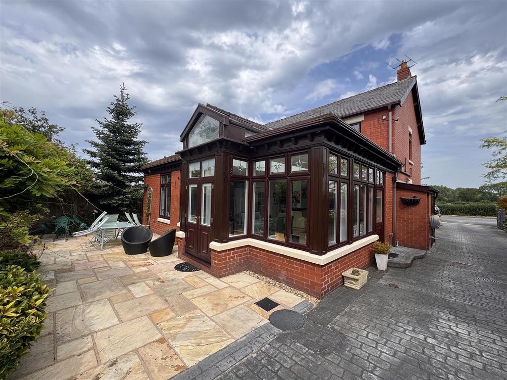 3 D92 E853-7 C64-43 F9-92 A9-00813 A6 D7690.jpeg