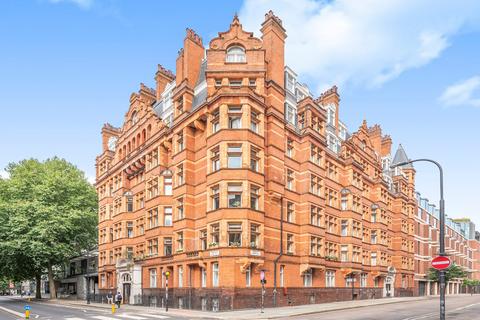 4 bedroom flat for sale, Torrington Place, Bloomsbury, London