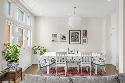4 bedroom flat for sale, Torrington Place, Bloomsbury, London