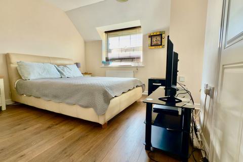 4 bedroom semi-detached house for sale, Monarch Drive, Sittingbourne ME10