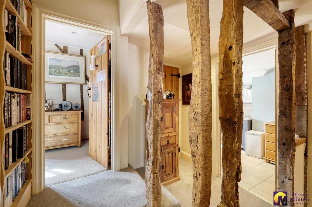 Split Level First Floor Landing