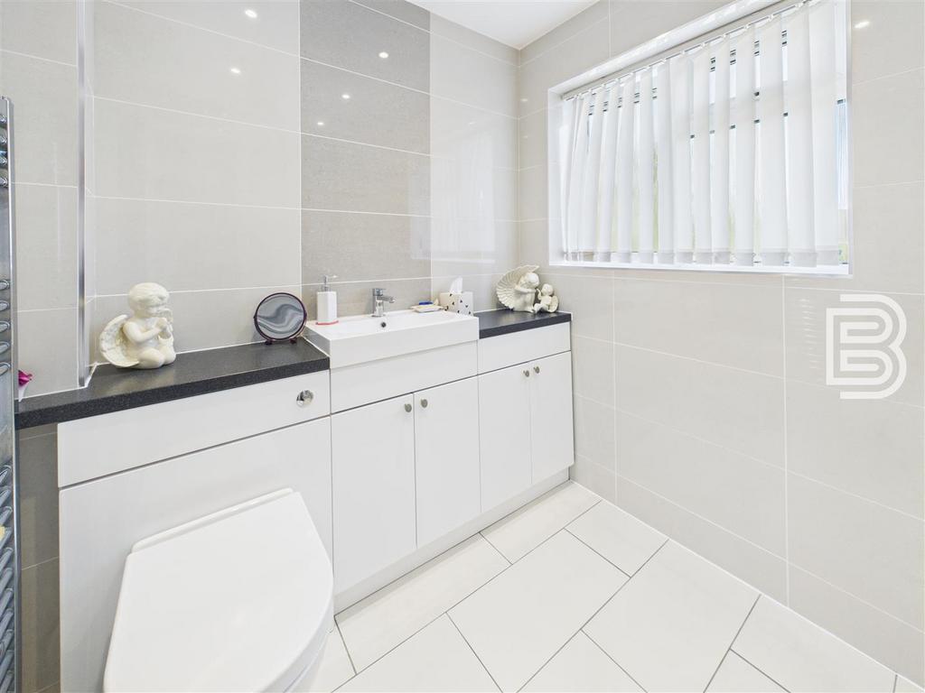 Bathroom (1).jpg