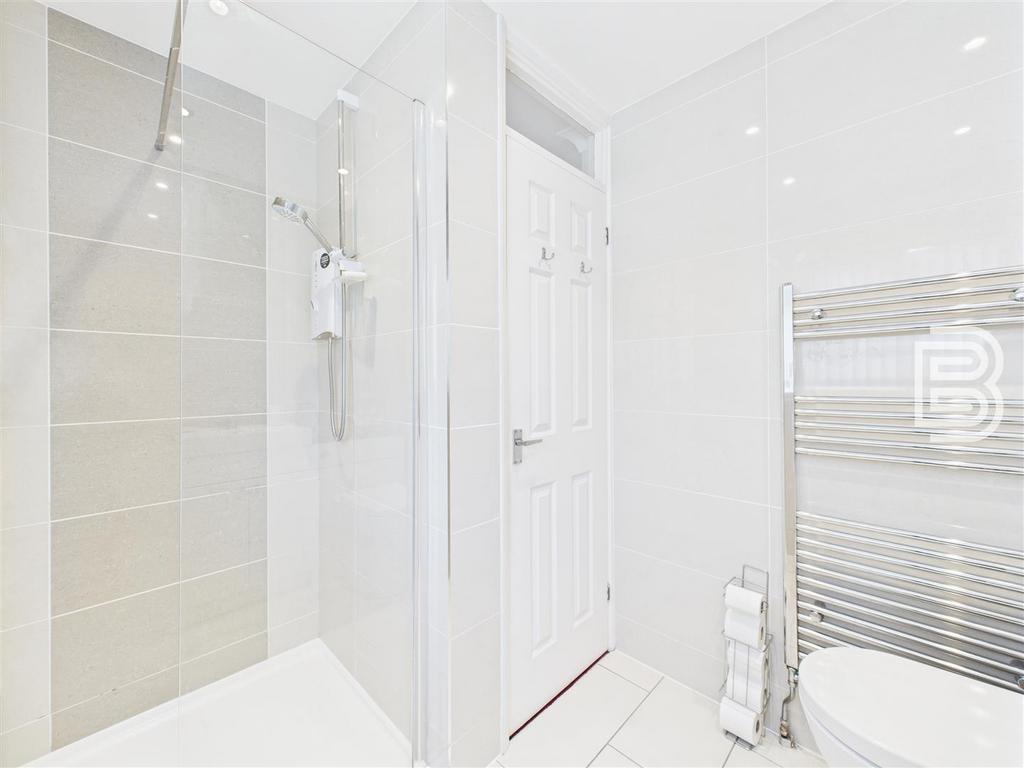 Bathroom (2).jpg