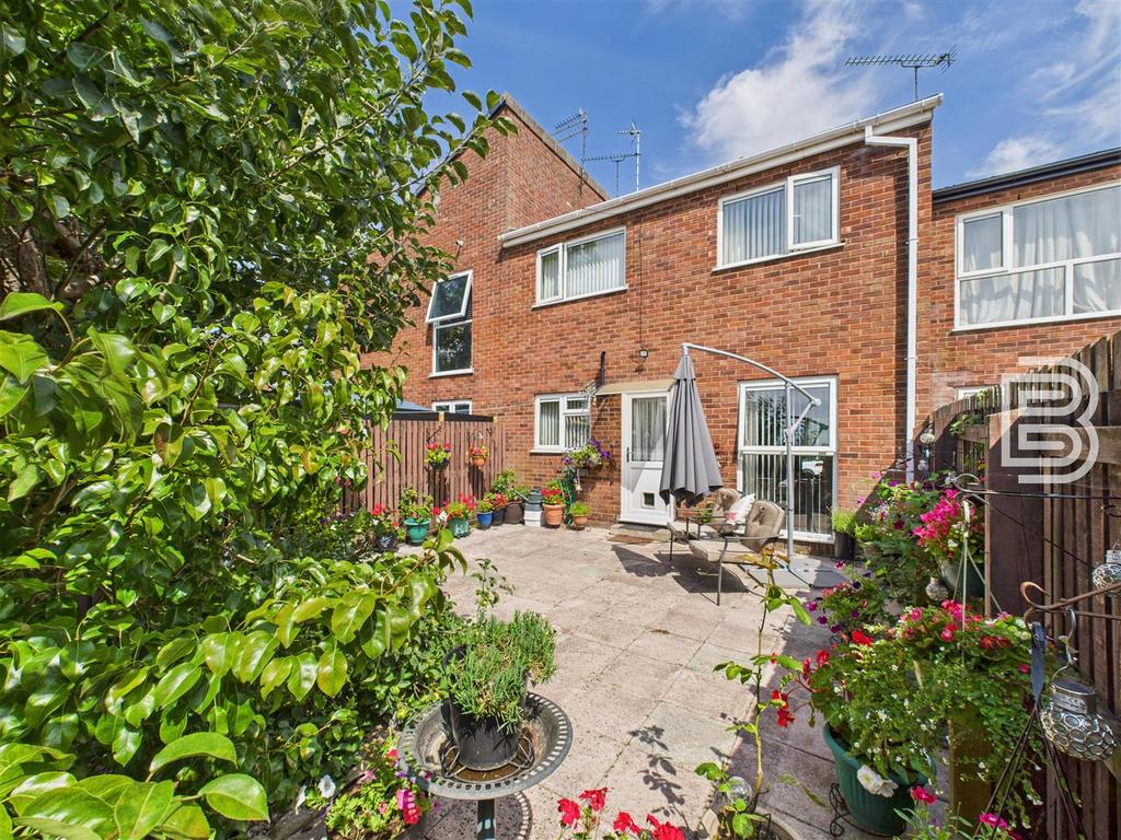 Rear Garden (2).jpg