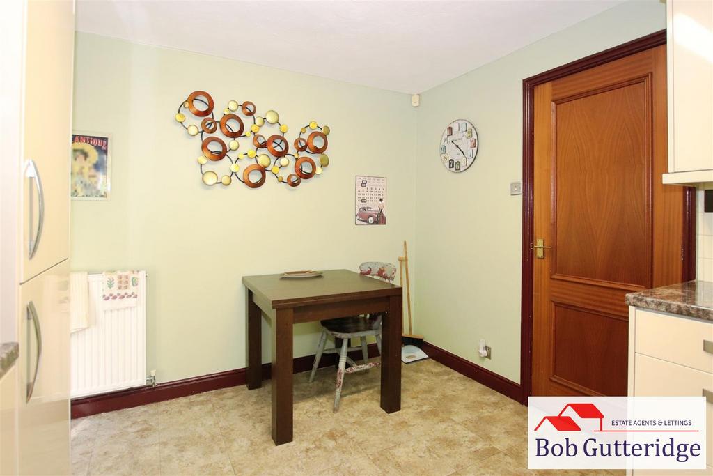 Fitted kitchen / dining room
