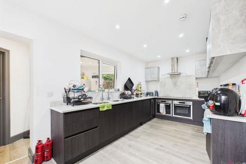 1 Hallow Road, Worcester, WR2 6BX