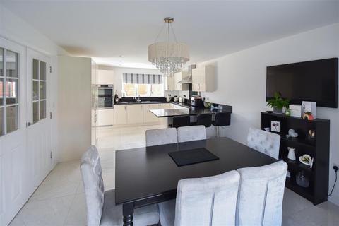 4 bedroom detached house for sale, St. Andrews Way, Stanford-Le-Hope