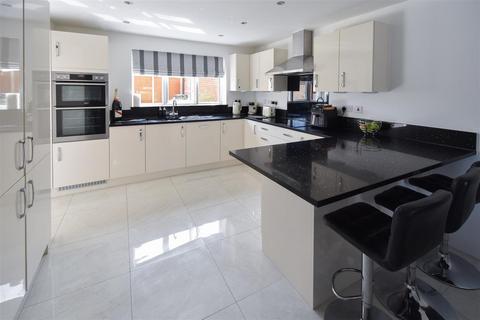 4 bedroom detached house for sale, St. Andrews Way, Stanford-Le-Hope