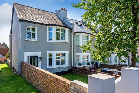 KINGSTON ROAD, LEATHERHEAD, KT22