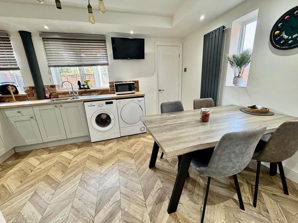 Kitchen/Dining Area