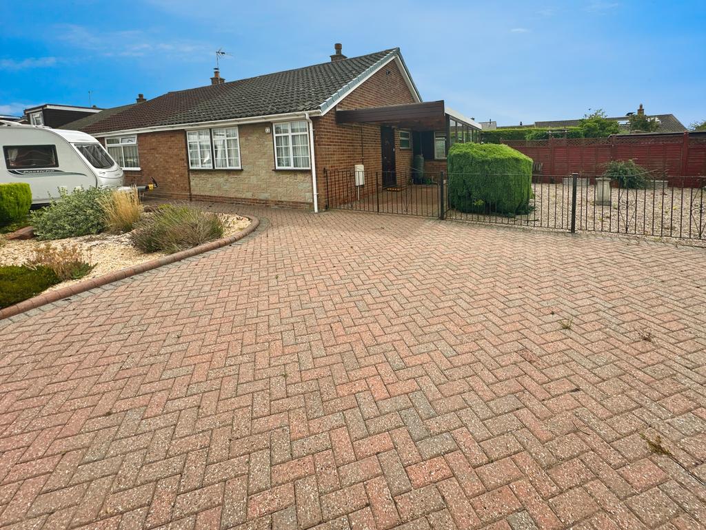 Henhurst Ridge, Burton-on-Trent, DE13 2 bed semi-detached bungalow - £ ...