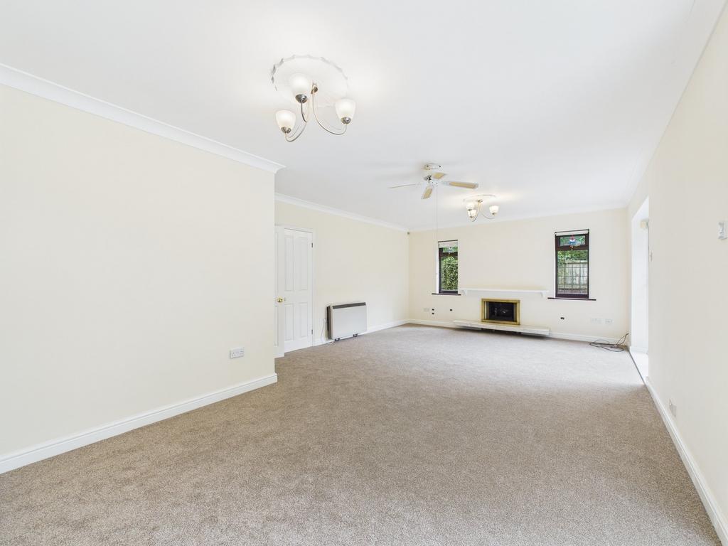 Open plan lounge &amp; dining room