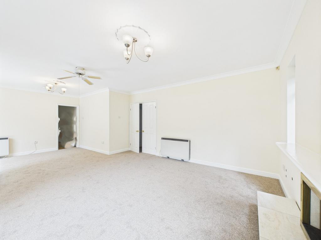 Open plan lounge &amp; dining room