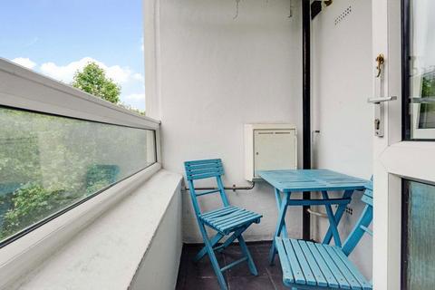 4 bedroom flat to rent, St. Luke's Estate, London EC1V