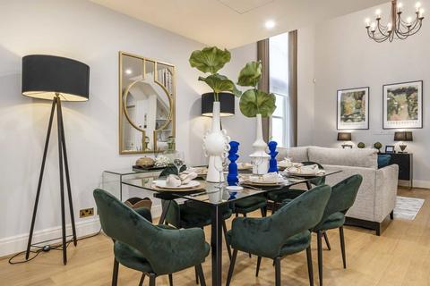 2 bedroom flat to rent, Woods Mews, London W1K