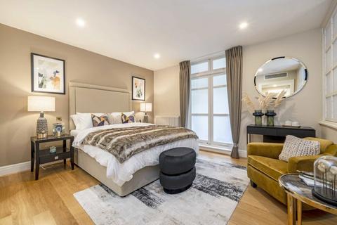 2 bedroom flat to rent, Woods Mews, London W1K