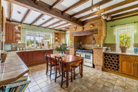 4 bedroom detached bungalow for sale, Newham Lane, Gipsey Bridge, Boston