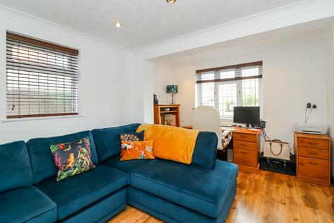 3 bedroom semi-detached house for sale, Croft Meadow, Chipperfield, WD4