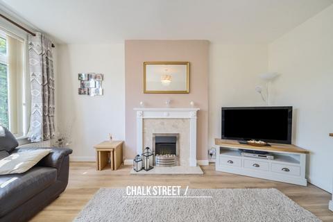 8 Lee Gardens Avenue, Hornchurch, RM11 3BA