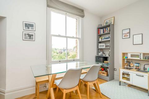 2 bedroom flat for sale, Kingston Road, Teddington TW11