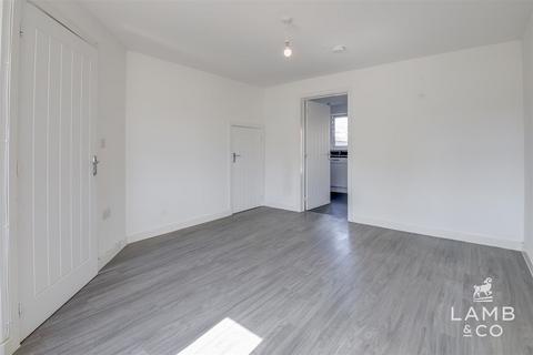 3 bedroom semi-detached house for sale, Auger Road, Clacton-on-sea CO16