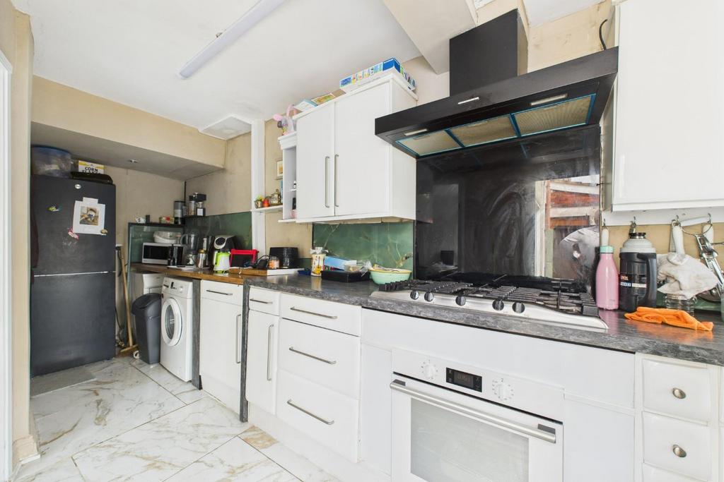 CAM04106 G0-PR0162-STILL010.jpg