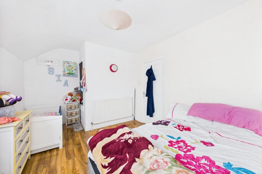 CAM04106 G0-PR0162-STILL015.jpg