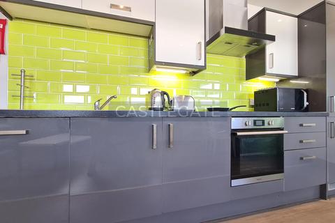 3 bedroom flat share to rent, Dundas Works, Dundas Street, Huddersfield, HD1 2HE