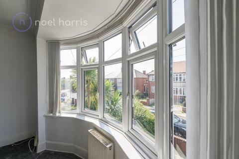 2 bedroom flat for sale, Guelder Road, High Heaton, NE7