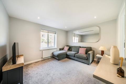42 Waterman Way, London, E1W 2QW