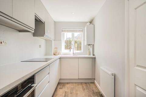 42 Waterman Way, London, E1W 2QW