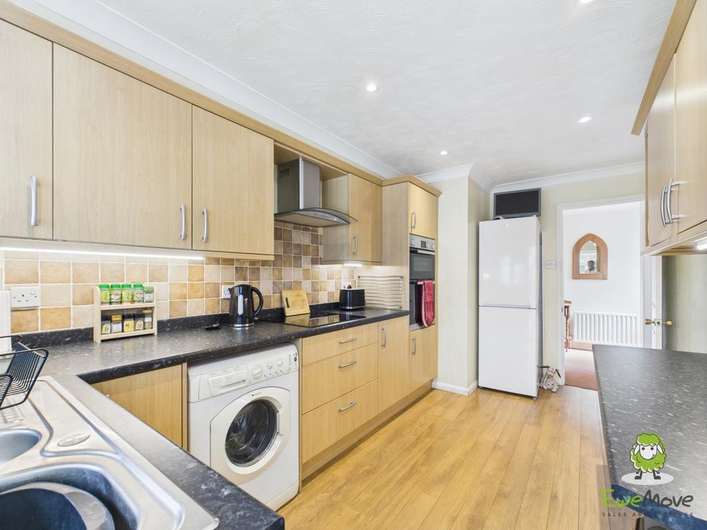 Ewe Move Estate Agents Basingstoke - 14 Lambs Row
