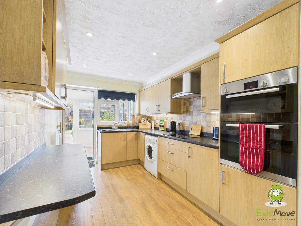 Ewe Move Estate Agents Basingstoke - 14 Lambs Row