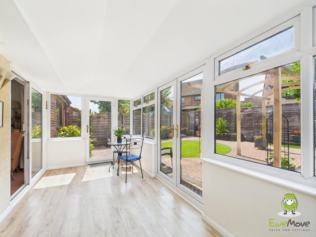 Ewe Move Estate Agents Basingstoke - 14 Lambs Row