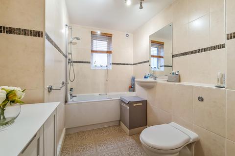 43 Sherriff Close, Esher, KT10 8AT