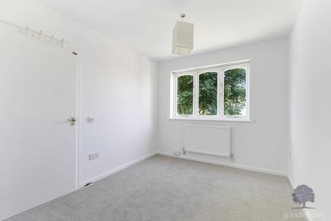 3 bedroom end of terrace house to rent, Heathfield Drive, Mitcham CR4