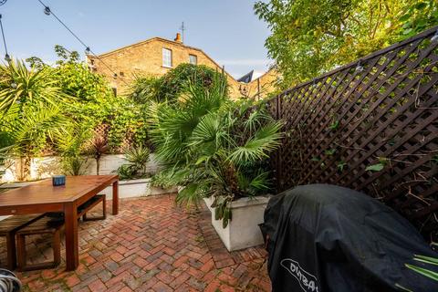 61a Sutherland Square, London, SE17 3EL