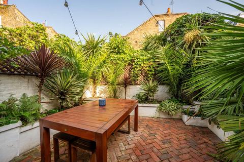 61a Sutherland Square, London, SE17 3EL