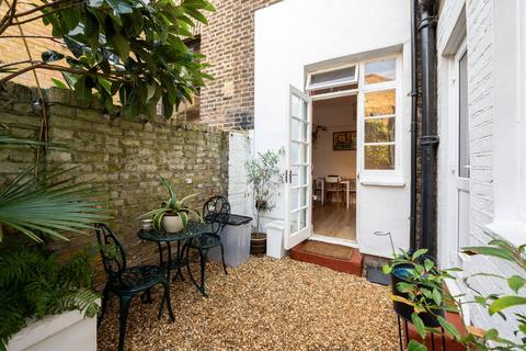61a Sutherland Square, London, SE17 3EL