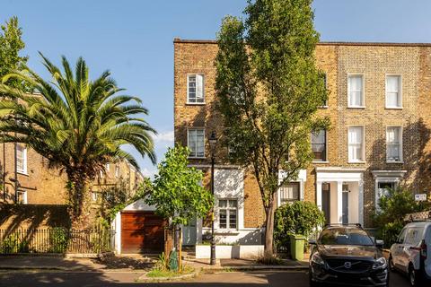 61a Sutherland Square, London, SE17 3EL