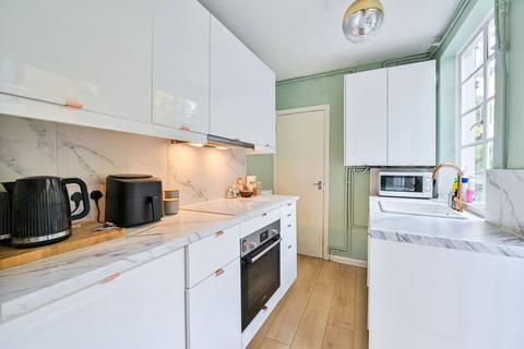 61a Sutherland Square, London, SE17 3EL