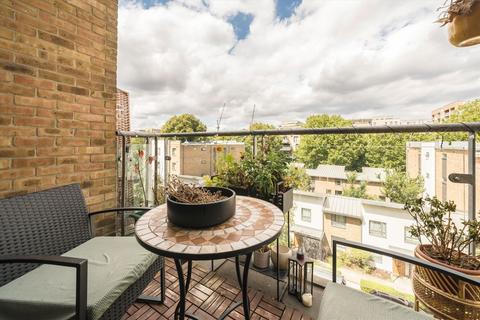 2 bedroom flat for sale, Palmerston Road, London W3